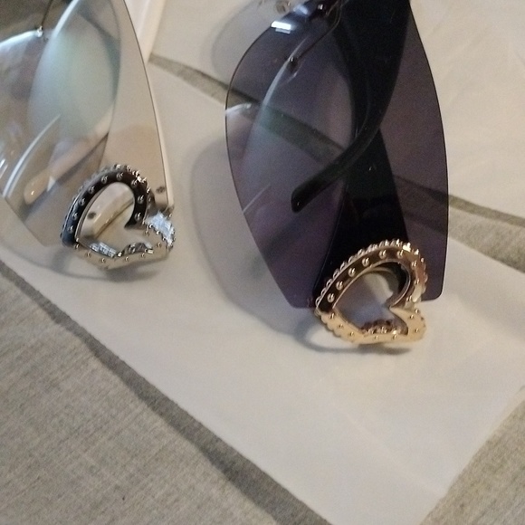 New women's sunglasses heart sides gold/gray or silver/light gray - Picture 2 of 16